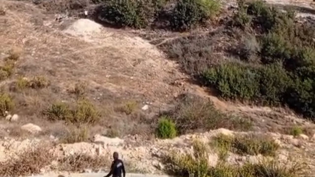 Adana'da nefes kesen kovalamaca: Firari hükümlü boş arazide yakalandı