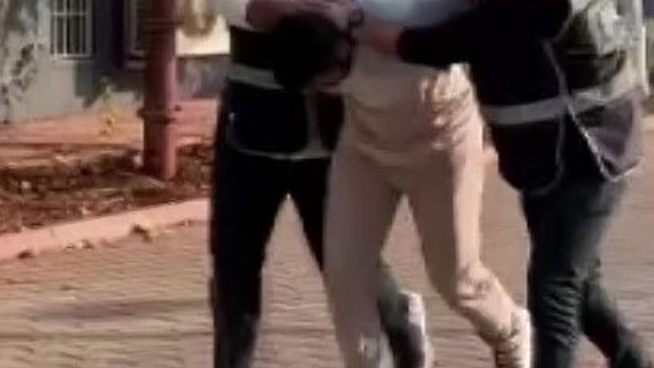 Adana'da nikah salonu önünde çıkan kavgada havaya ateş açan şüpheli tutuklandı