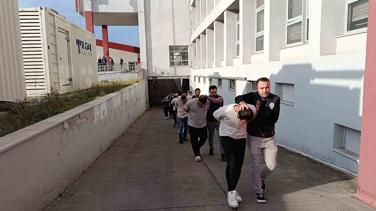 Adana’da 'Sazan Sarmalı' çetesi çökertildi: Mağdurlara 'Sizi dolandırdım' mesajı