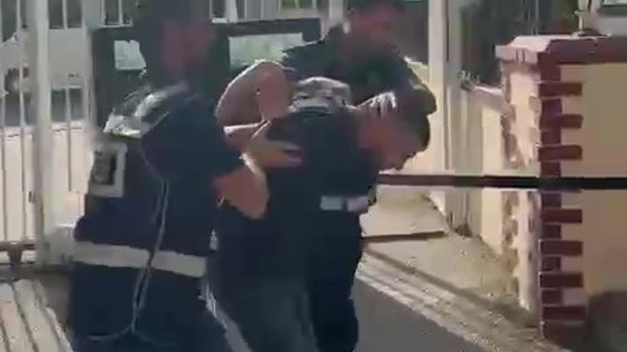 Adana'da telefondan başlayan küfürleşme sokakta bıçaklı cinayetle sonuçlandı