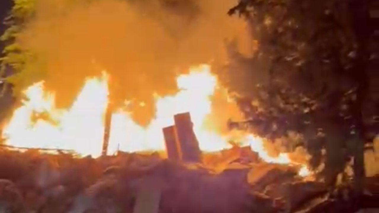 Adana'da yıldırım düşmesi iki ayrı yangına yol açtı