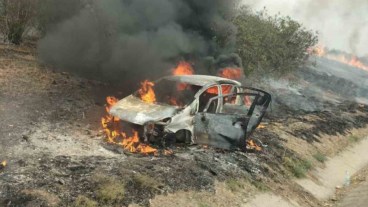 Adana-Mersin otoyolunda kontrolden çıkan otomobil alev aldı