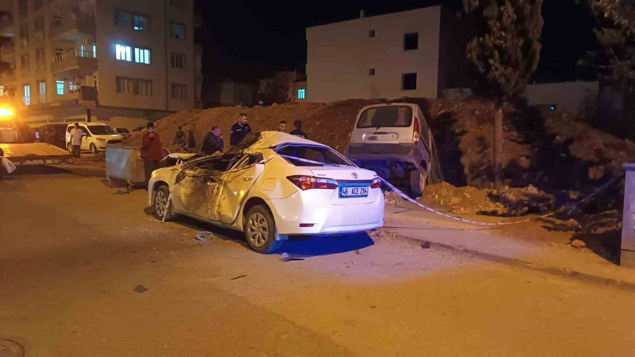 Adıyaman'da aşırı hız: Hafif ticari araç inşaat alanına uçtu