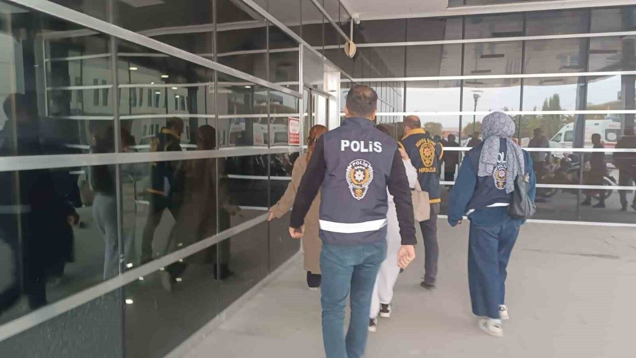 Adıyaman'da masaj salonlarına fuhuş operasyonu: 5 gözaltı