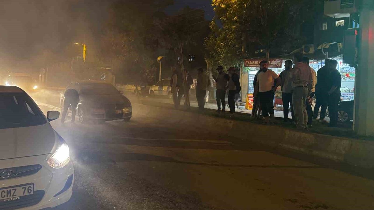 Adıyaman'da Seyir Halindeki Araç Alev Alev Yandı