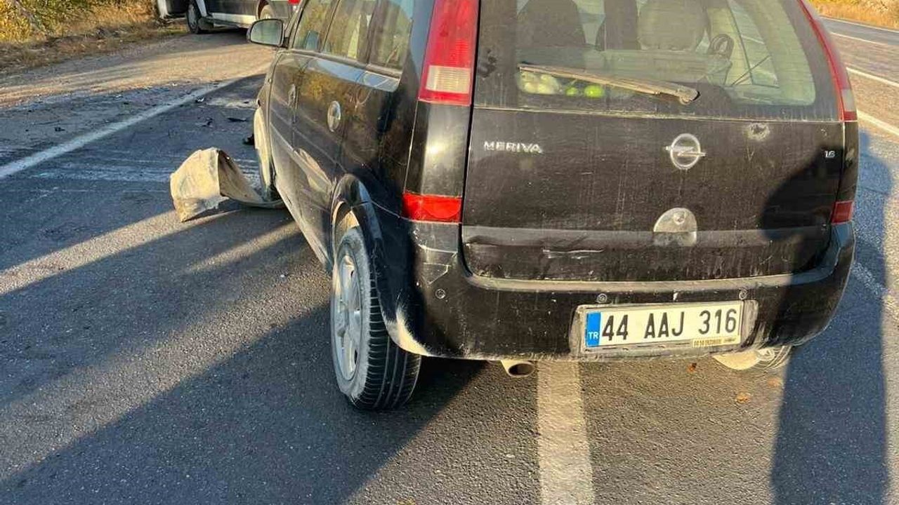 Adıyaman Gölbaşı'nda iki otomobil çarpıştı: 2 yaralı