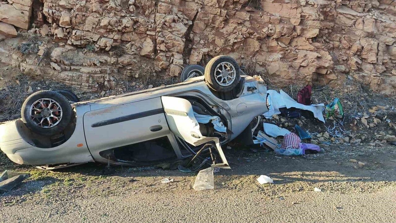 Adıyaman Gölbaşı'nda otomobil devrildi: 3 kişi yaralandı