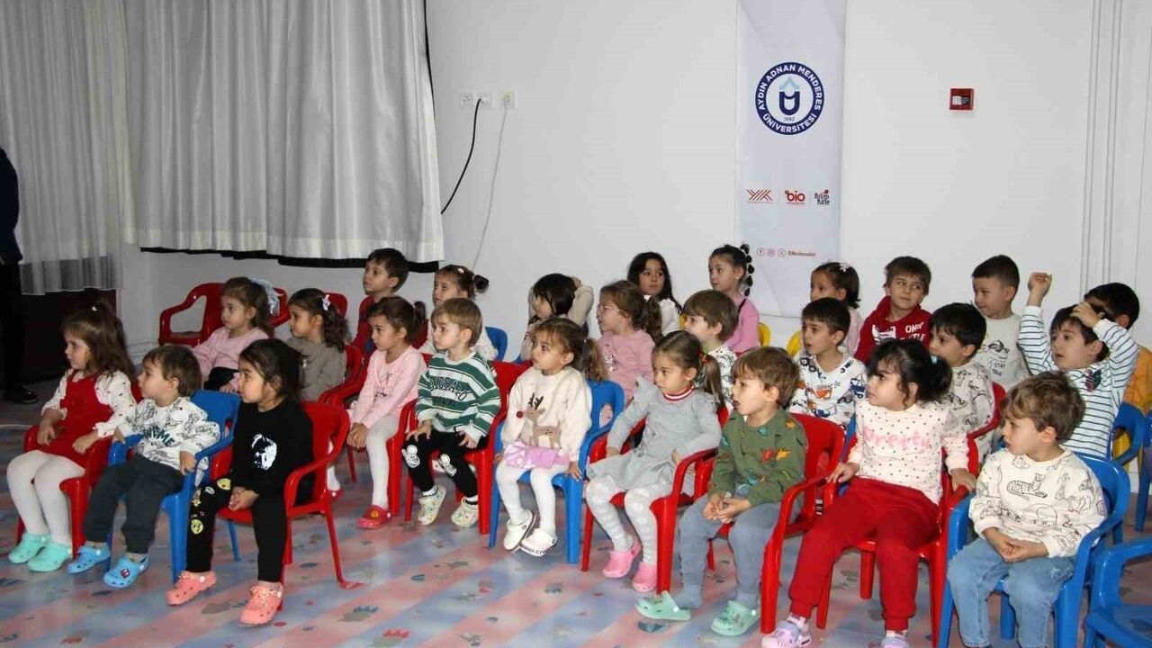 ADÜ Anaokulu'nda "Diş Hekimimle Tanışıyorum - Minik Gülüşler" eğitimi