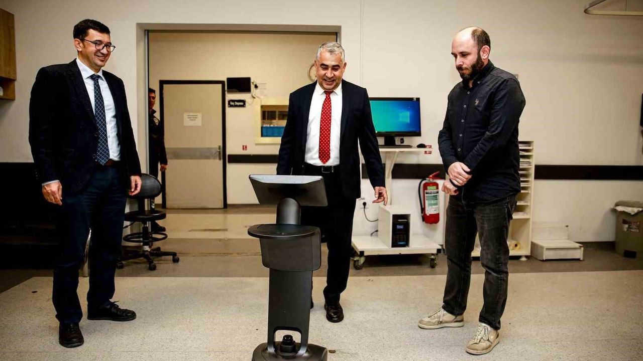 ADÜ Hastanesi'nde Asistan Asistanı ile Robot Destekli Acil Klinik Dönemi