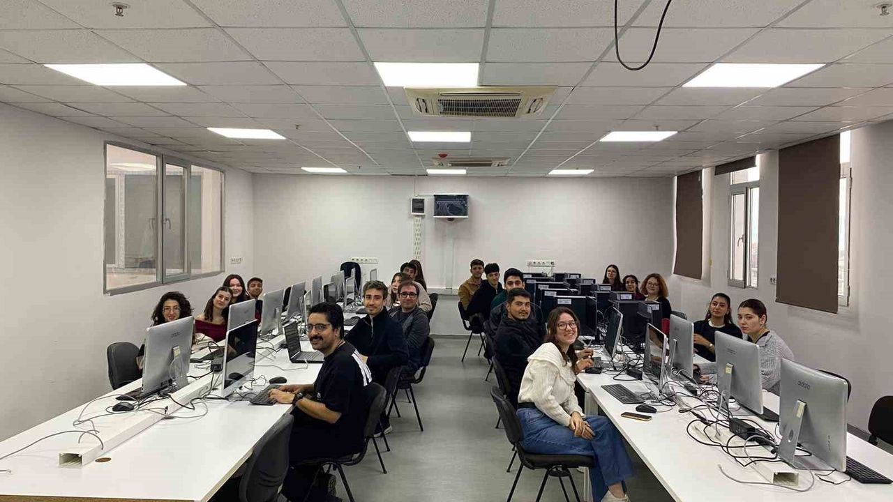 ADÜ İletişim Fakültesi bilgisayar laboratuvarları yenilendi