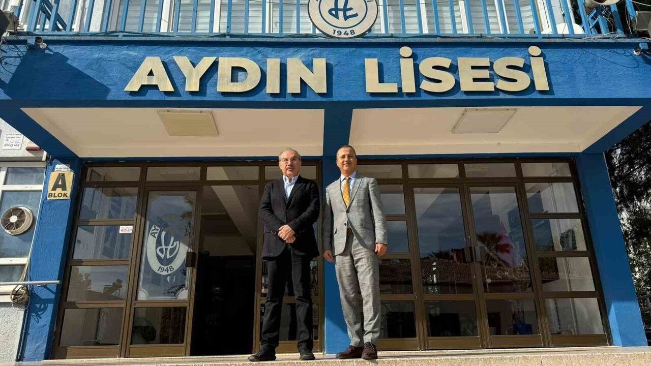 ADÜ'lü Prof. Dr. Ceyhun Ceyhan Aydın Lisesi'nde öğrencilerle buluştu