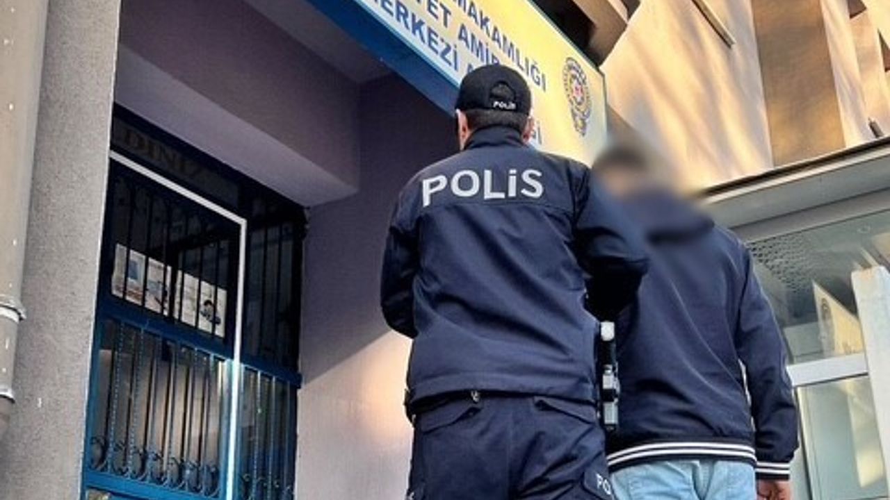 Afyonkarahisar'da 10 Yıl Hapisle Aranan Şahıs Sinanpaşa'da Yakalandı