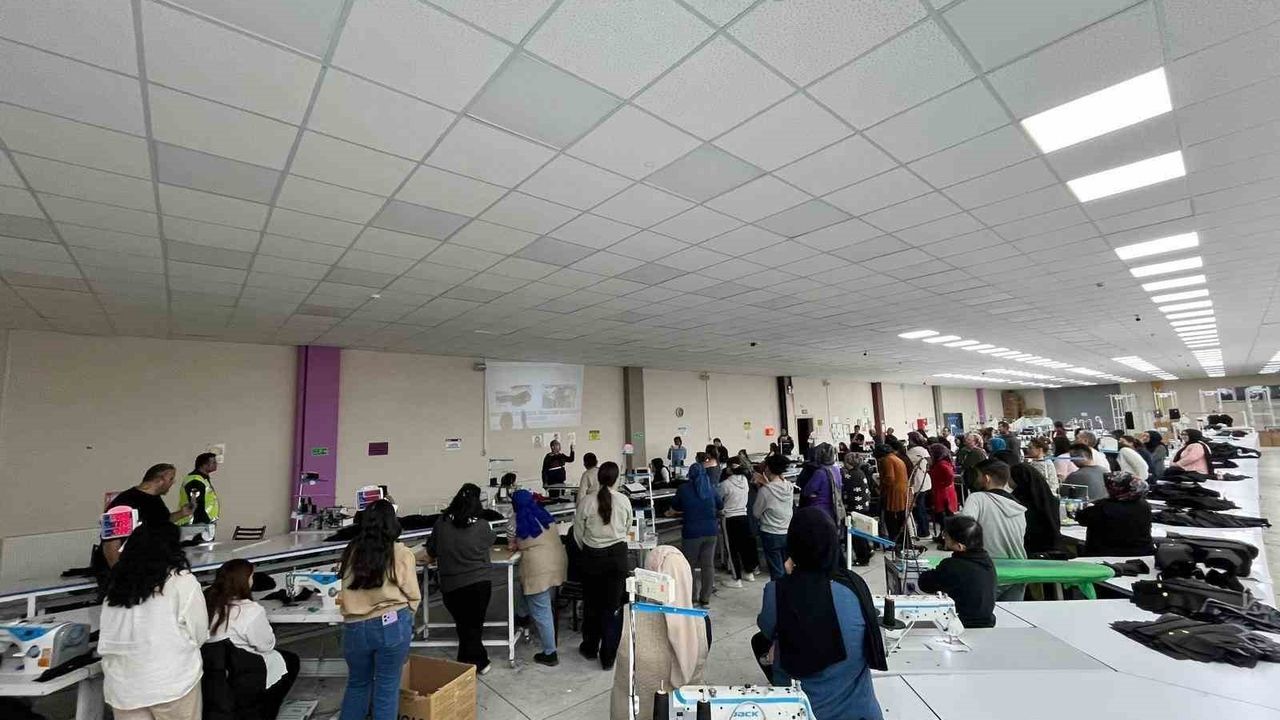 Afyonkarahisar'da jandarma anne ve anne adaylarına uyuşturucu eğitimi verdi