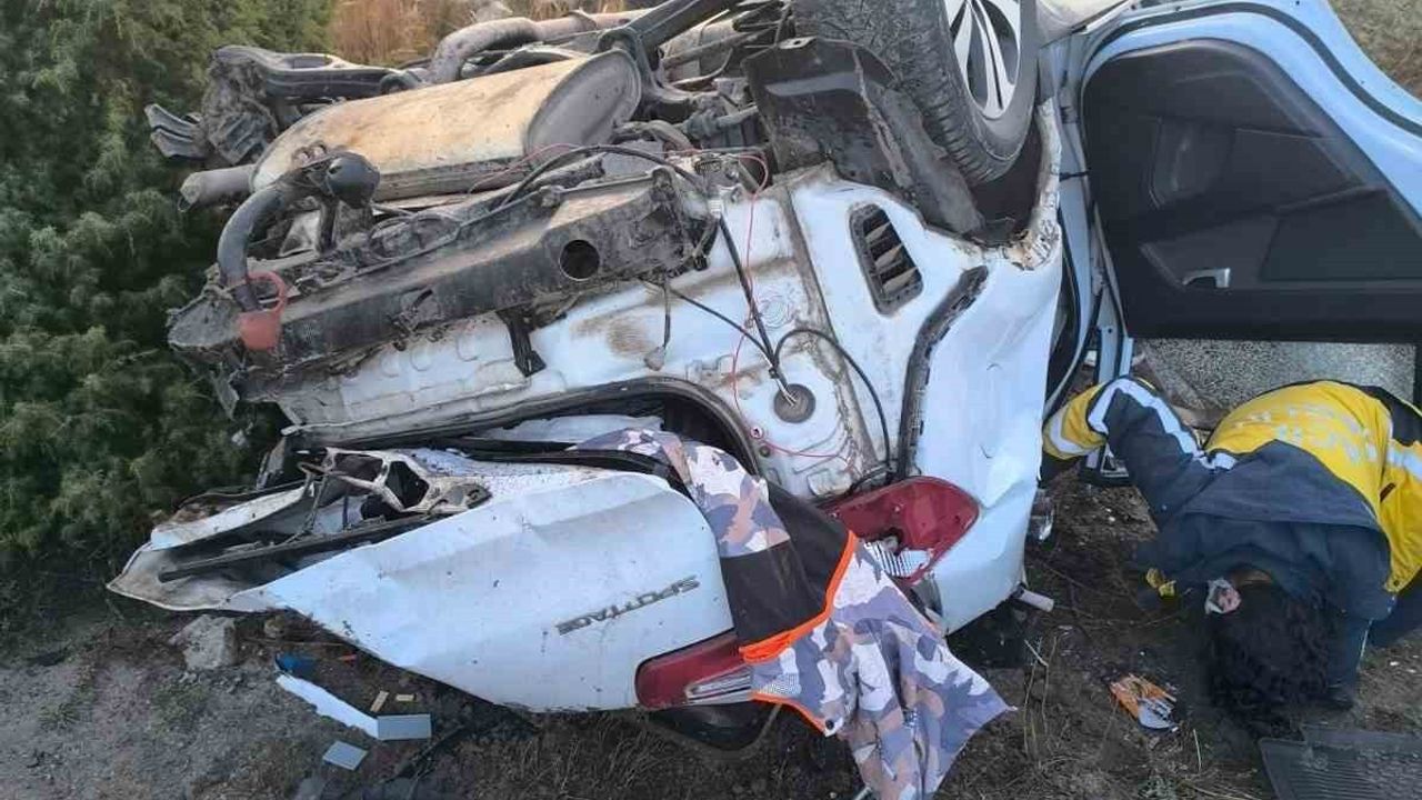 Afyonkarahisar'da takla atan otomobilin sürücüsü hayatını kaybetti