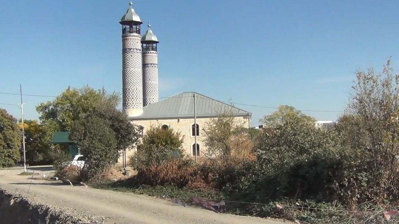 Ağdam'da Tarihi Cuma Mescidi Yeniden İbadete Açıldı