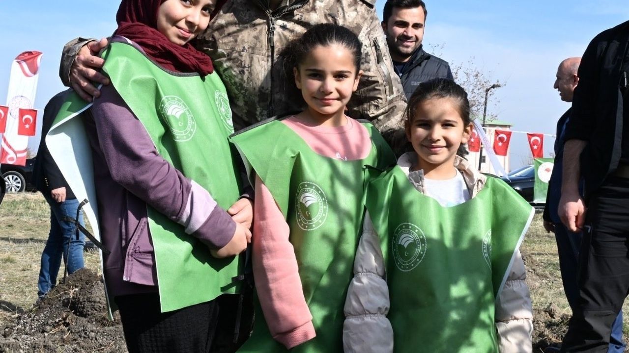 Ağrı’da 11 Kasım Milli Ağaçlandırma Günü’nde Binlerce Fidan Toprakla Buluştu
