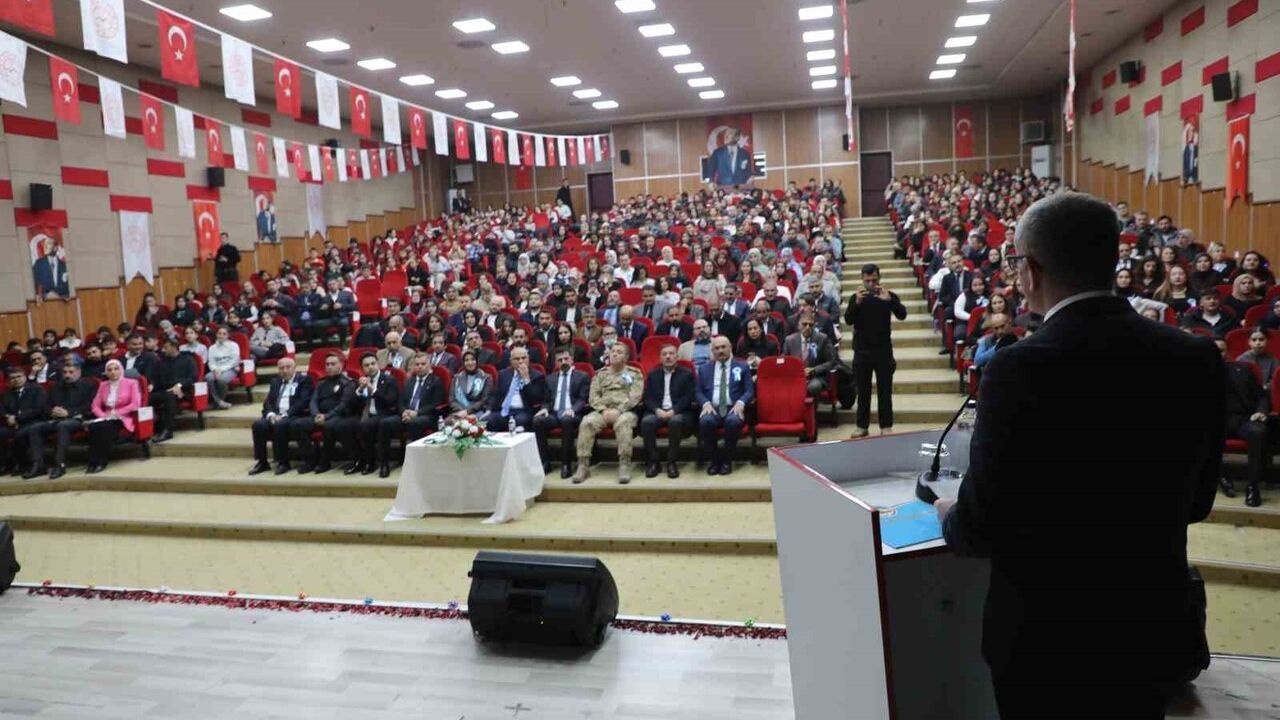 Ağrı'da 24 Kasım Öğretmenler Günü töreni