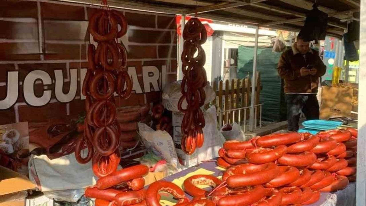 Ağrı'da etiketsiz ve soğuk zinciri bozulmuş 415 kg sucuk ele geçirildi