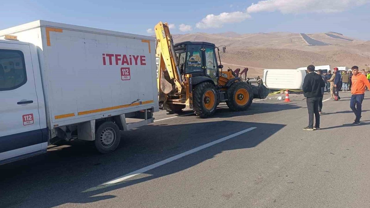 Ağrı’da Iğdır-Doğubayazıt yolunda kaza: 1 ölü, 2 ağır yaralı