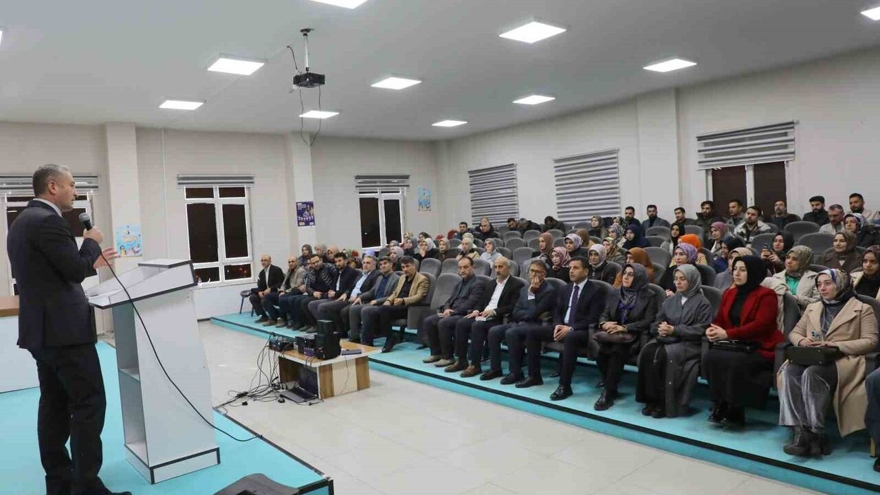 Ağrı’da İHL ve DKAB öğretmenlerine meslekî gelişim semineri