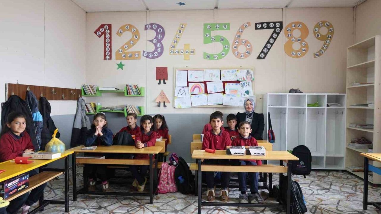 Ağrı’da “Okulum Beni Bekler” ile 9 yaşındaki öğrenci okula döndü