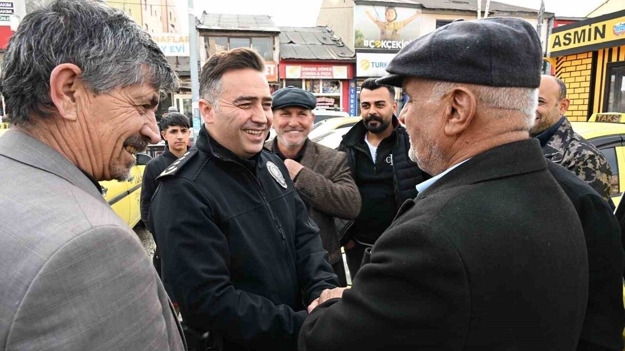 Ağrı Emniyet Müdürü Göksel Önder esnafla sahada buluştu