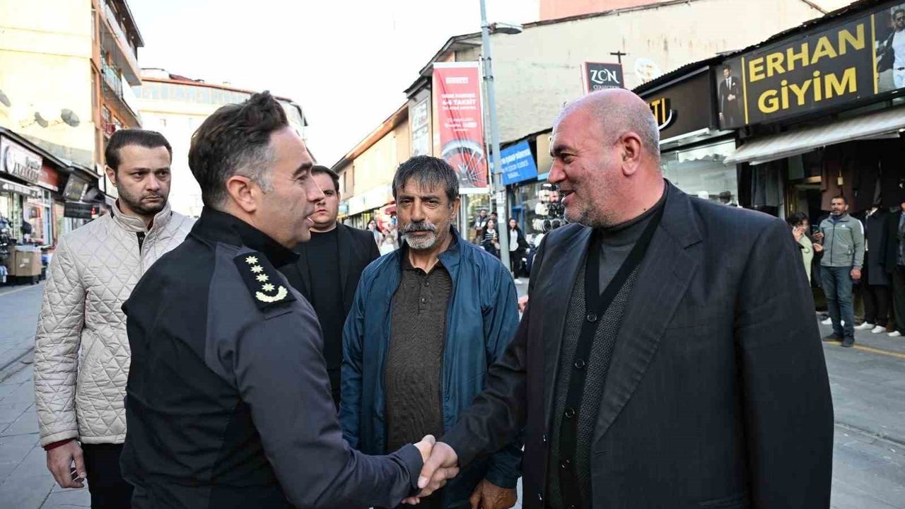Ağrı Emniyet Müdürü Göksel Önder kent merkezinde güvenlik tedbirlerini denetledi