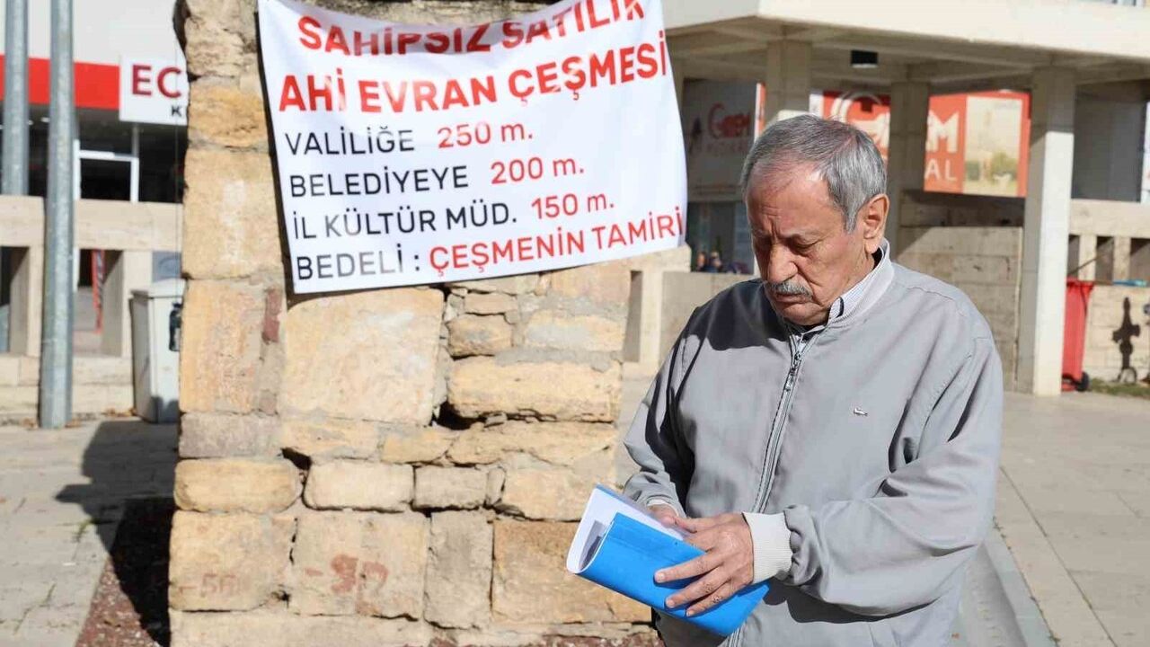 Ahi Evran Külliyesi'ndeki tarihi çeşme için tek kişilik eylem