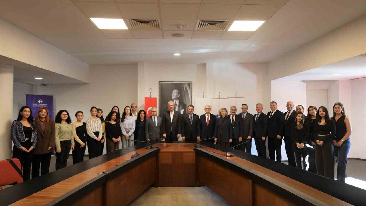 Aile Mahkemeleri Hukuk Kliniğini Tamamlayan Genç Hukukçular Sertifikalarını Aldı