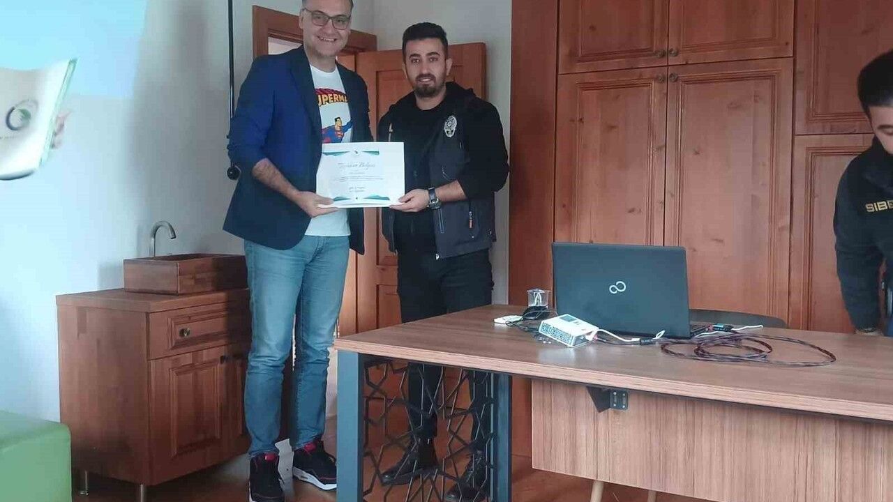 Aile Okulu'nda dijital tehditler ve aile güvenliği ele alındı