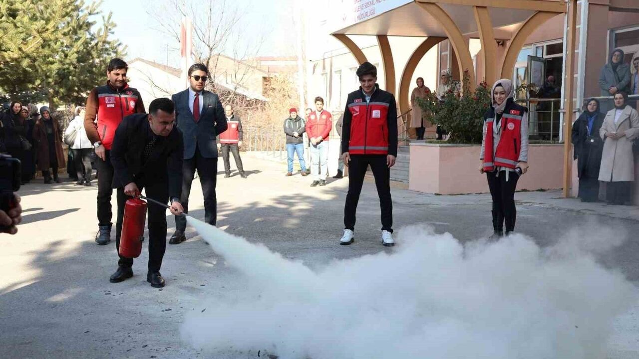 Aile ve Sosyal Hizmetler İl Müdürlüğü’nde Afet Farkındalık ve Yangın Tatbikatı