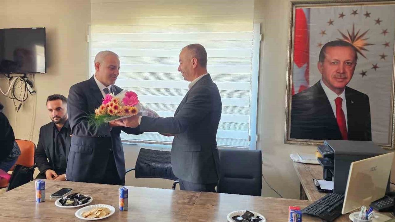 AK Parti Dikili İlçe Teşkilatı'nda başkanlık değişimi