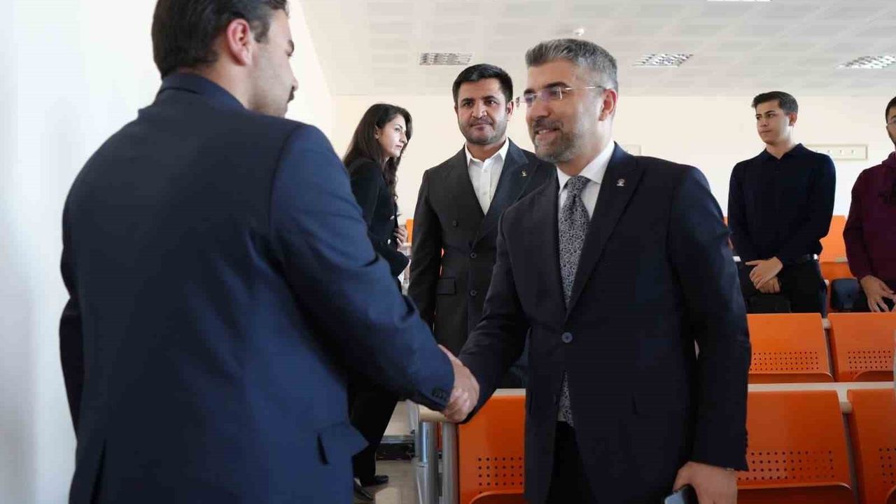 AK Parti İl Başkanı İbrahim Küçükoğlu Hukuk Fakültesi Öğrencileriyle Bir Araya Geldi