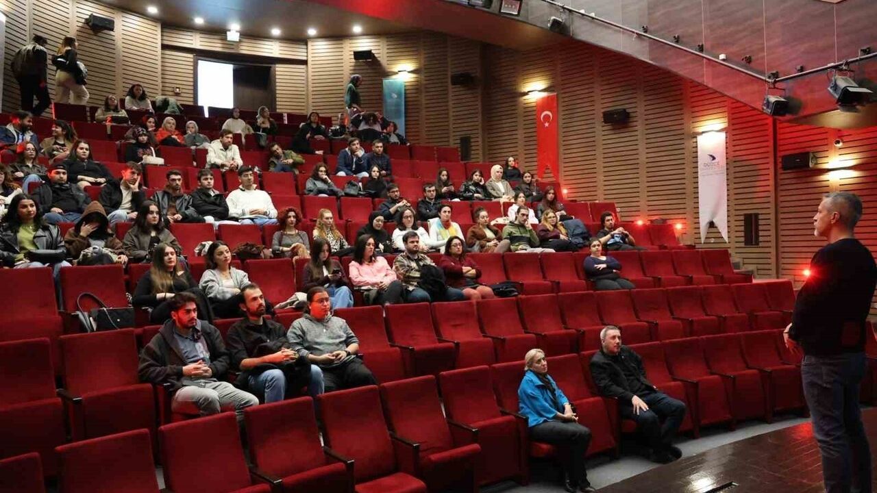 Akbank Kısa Film Festivali Ödüllü Filmleri Düzce Üniversitesi'nde Öğrencilerle Buluştu