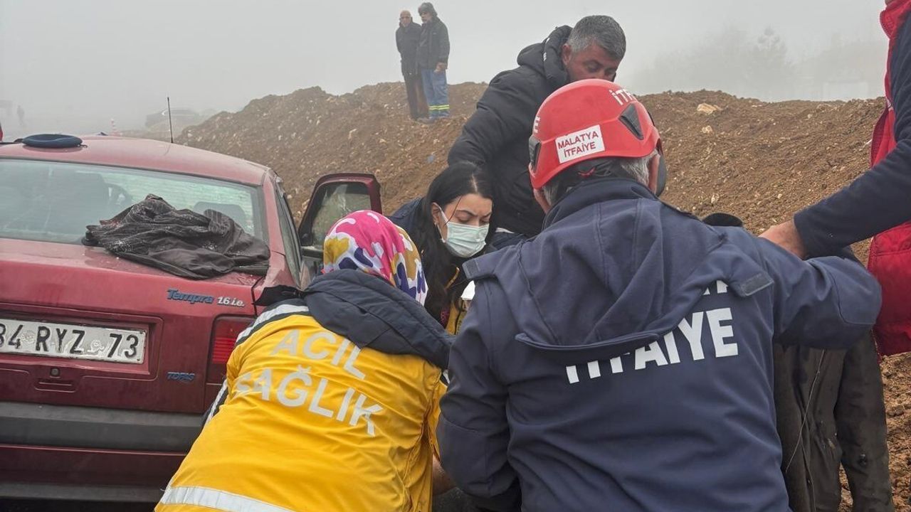 Akçadağ'da Kafa Kafaya Çarpışma: 5 Yaralı