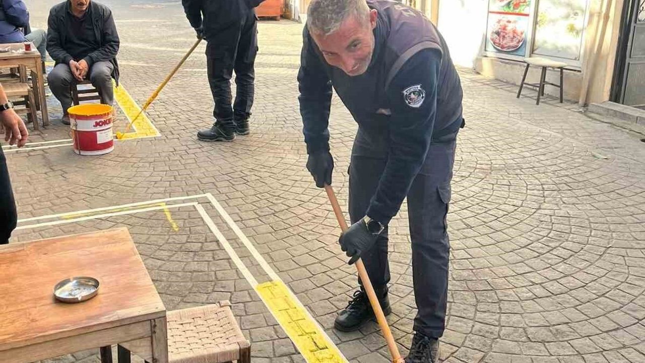 Akçakoca’da esnaf önüne çizgi uygulaması: geçmek yasak