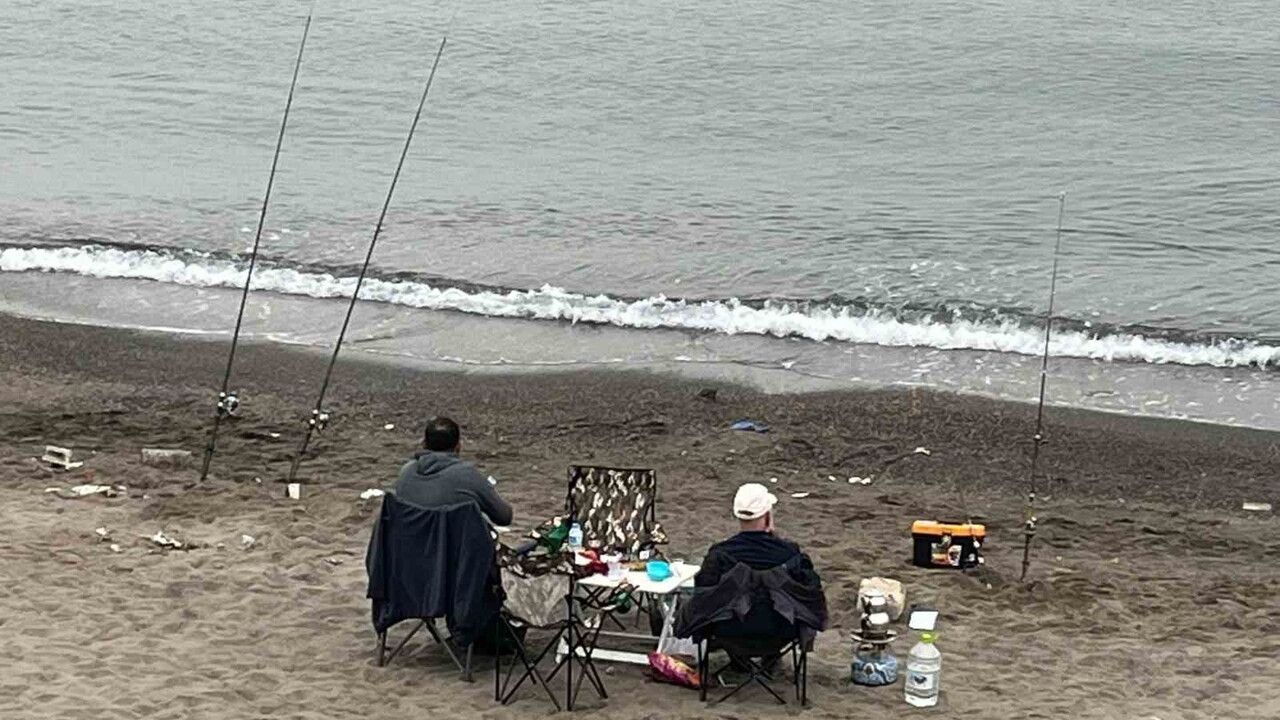 Akçakoca kıyılarında olta avcılarının yoğunluğu