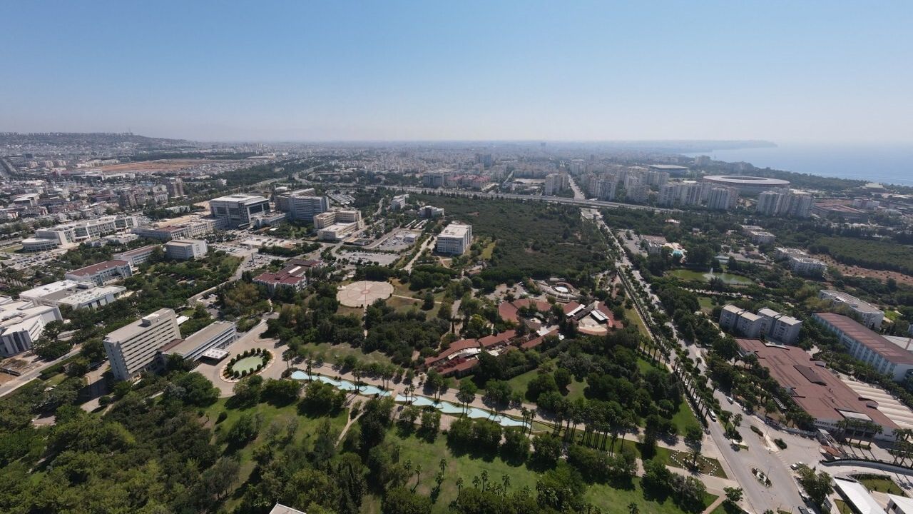 Akdeniz Üniversitesi THE 2026 Disiplinler Arası Bilim Sıralamasında 251-300 Bandında
