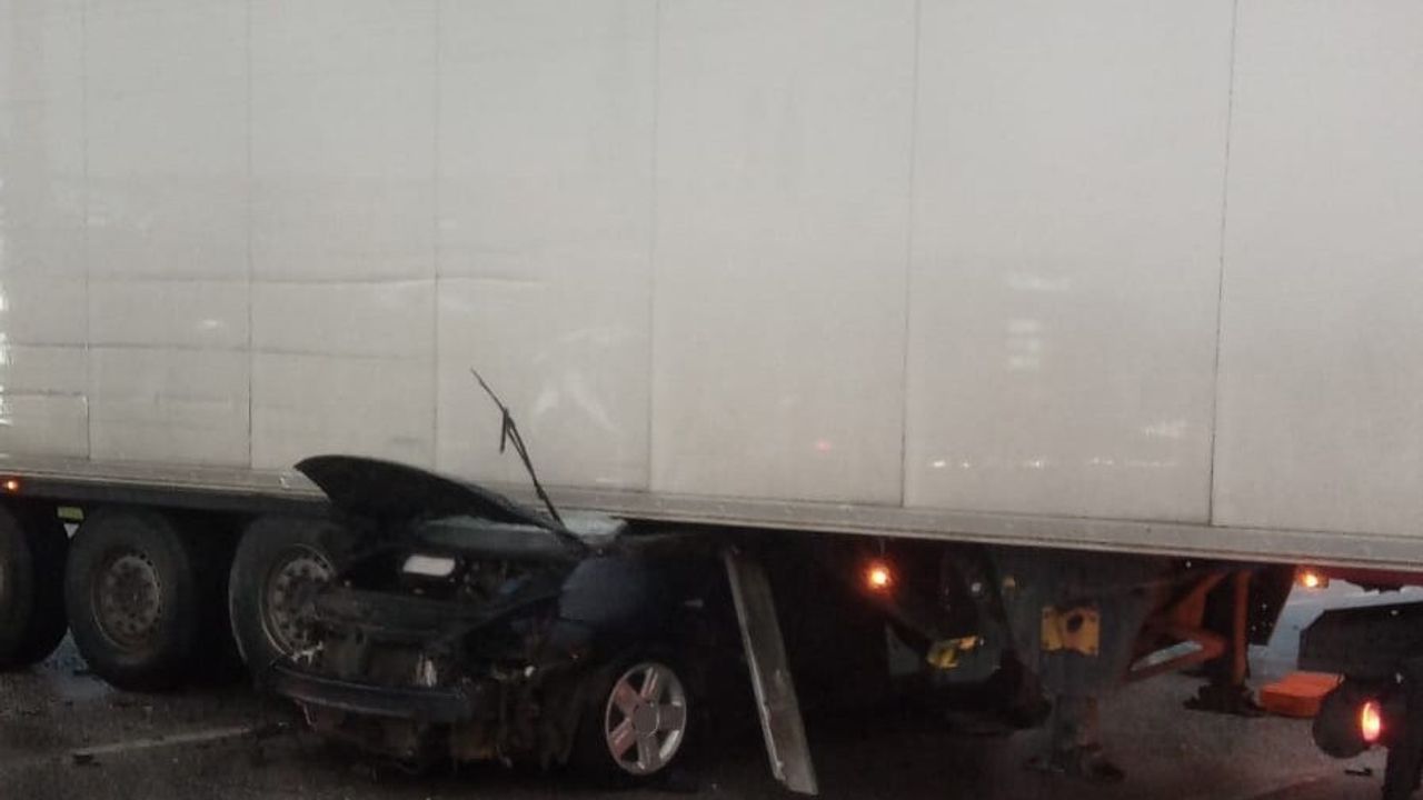 Akhisar'da tırla çarpışma: Karı-koca hayatını kaybetti