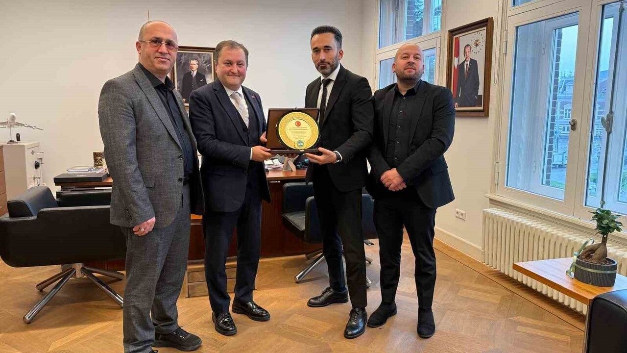 AKİB Yönetimi Amsterdam Başkonsolosu Mahmut Burak Ersoy’u Ziyaret Etti