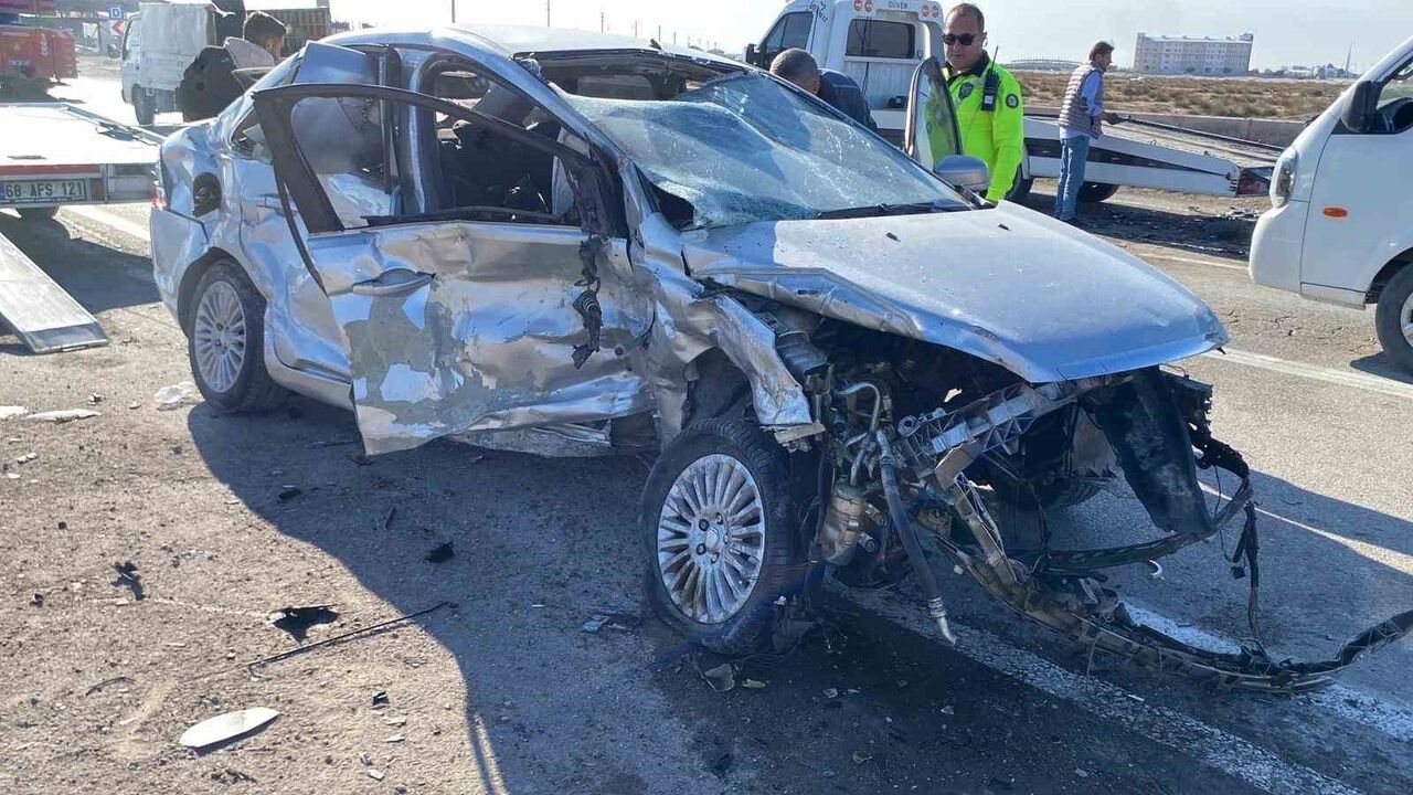 Aksaray’da kafa kafaya çarpışma: 2 kişi ağır yaralandı