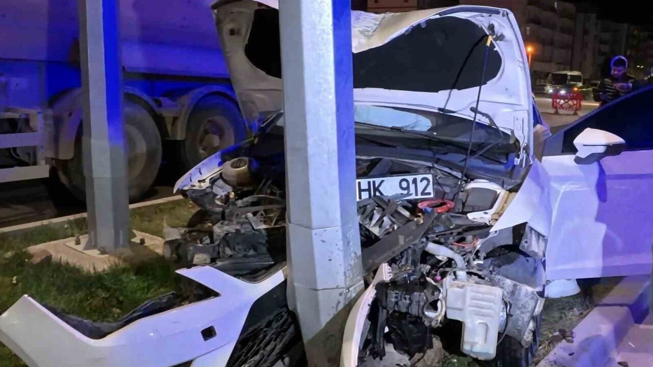 Aksaray'da kazı çalışması nedeniyle kapanan yolda 30 dakikada 2 kaza: 2 yaralı