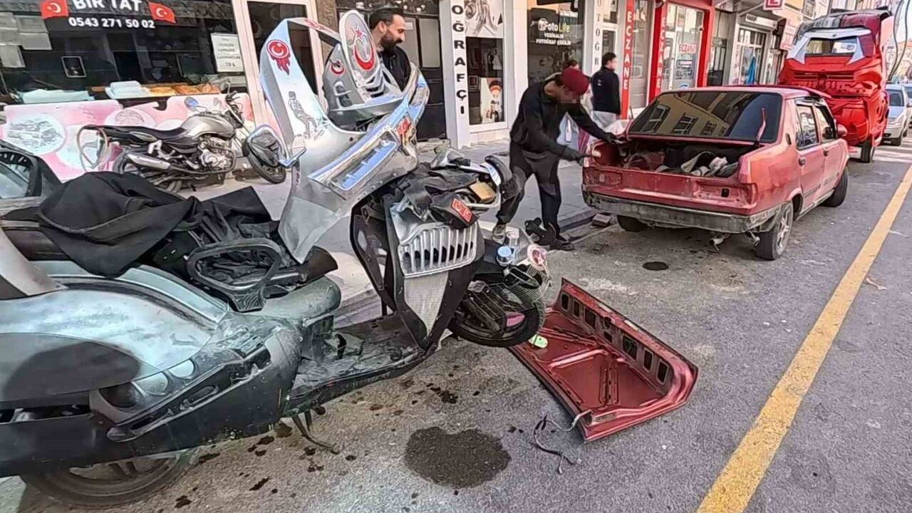 Aksaray'da sokakta kaporta tamiri yapan kişi polise: "Benzin döküp yakacağım"