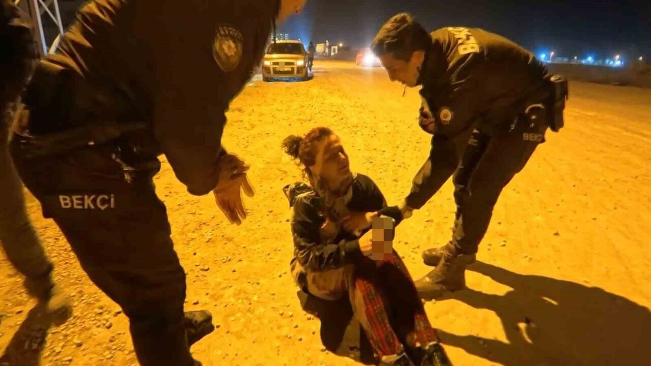 Aksaray’da sokakta yardım isteyen bekçilere alkollü kadından sert tepki