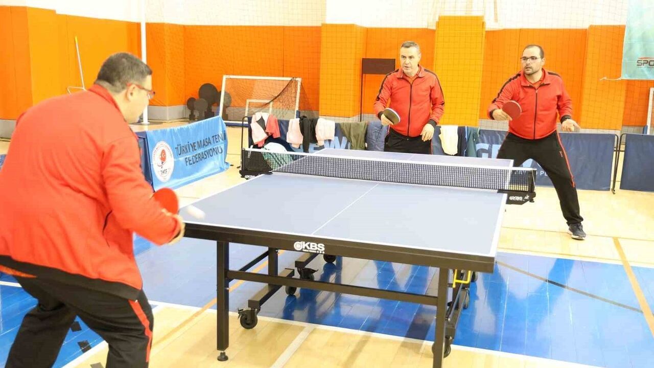 Aksaray öğretmenler masa tenisi takımı Türkiye finallerine hazırlanıyor