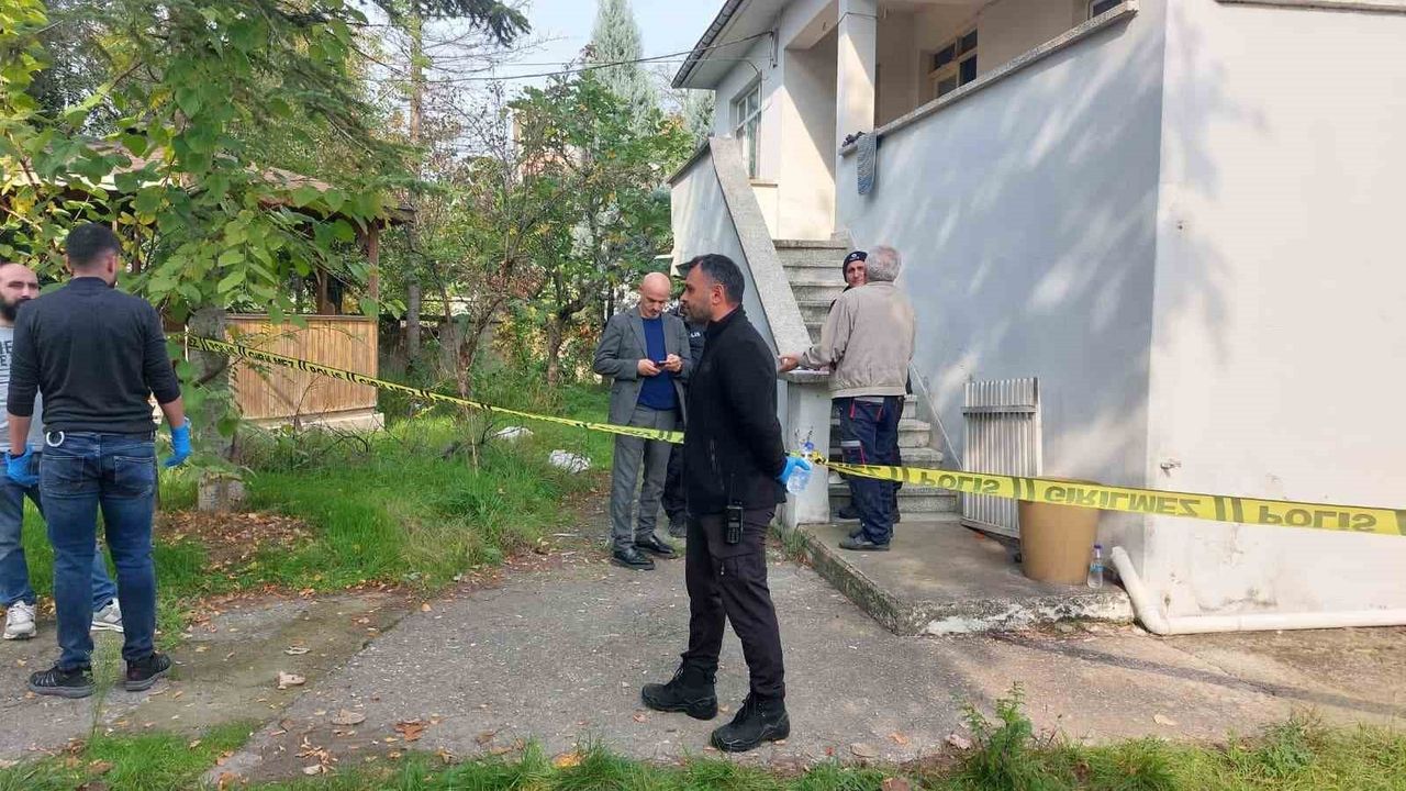 Akyazı'da 63 yaşındaki kişi evinde ölü bulundu