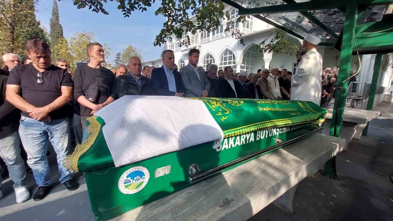Akyazı’da evinde ölü bulunan 63 yaşındaki Ahmet Onat defnedildi