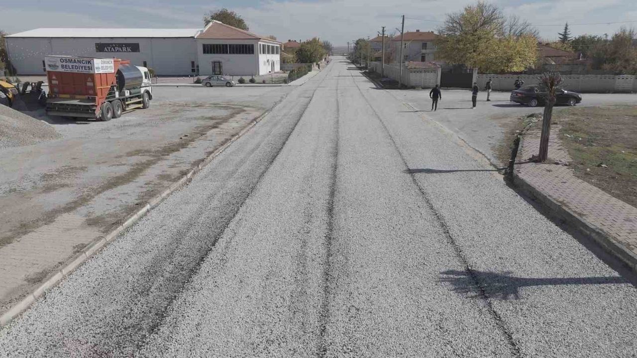 Alaca'da sokaklar asfaltlanıyor, bin 200 metrelik kanal sorunu çözülüyor