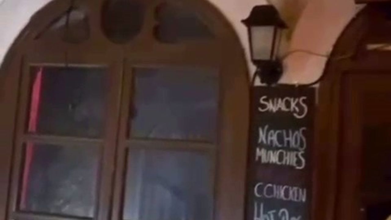 Alaçatı'da Eğlence Mekanına Silahlı Saldırı