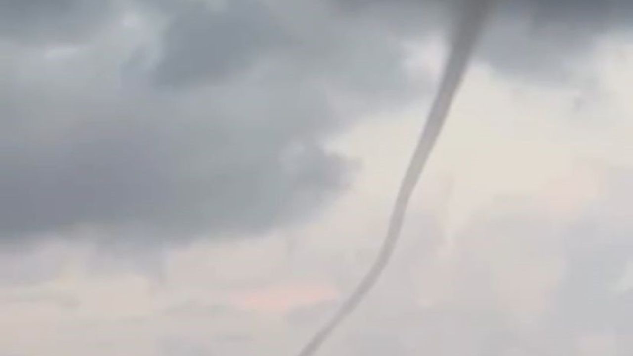 Alanya açıklarında denizde oluşan hortum cep telefonu kamerasında